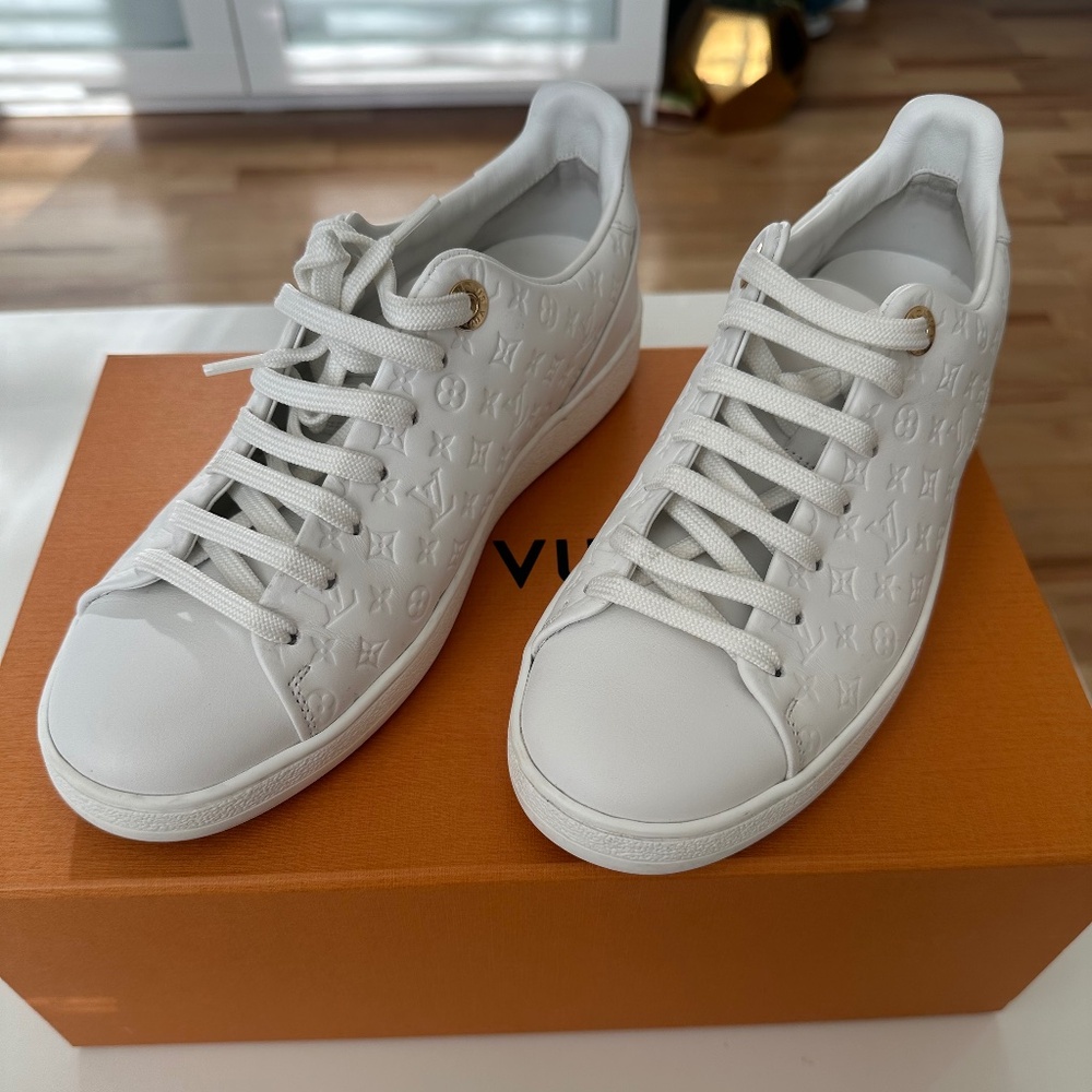 Louis Vuitton Sneakers White size 37